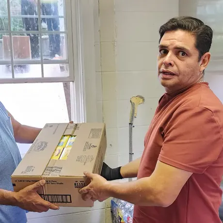 Alpha & Omega Community Center — comida caja hombre