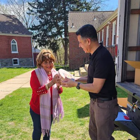 Alpha & Omega Community Center — comida entrega