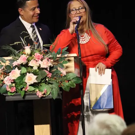 Alpha & Omega Community Center — musica canto