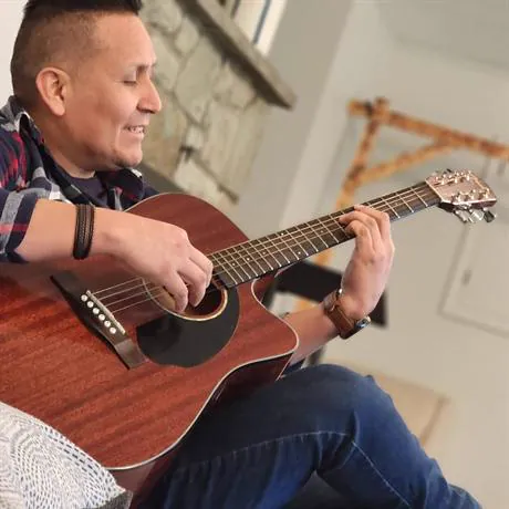 Alpha & Omega Community Center — musica guitarra